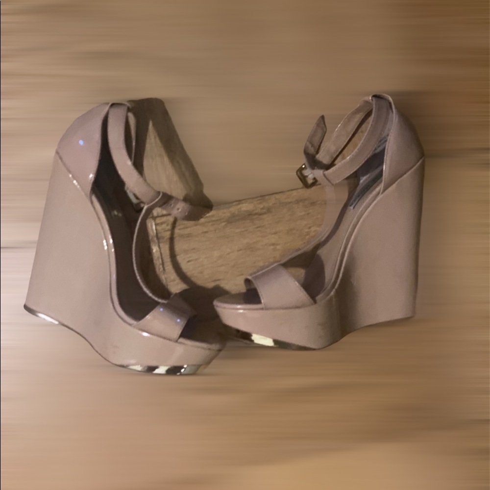 Steve Madden~ wedges~nude